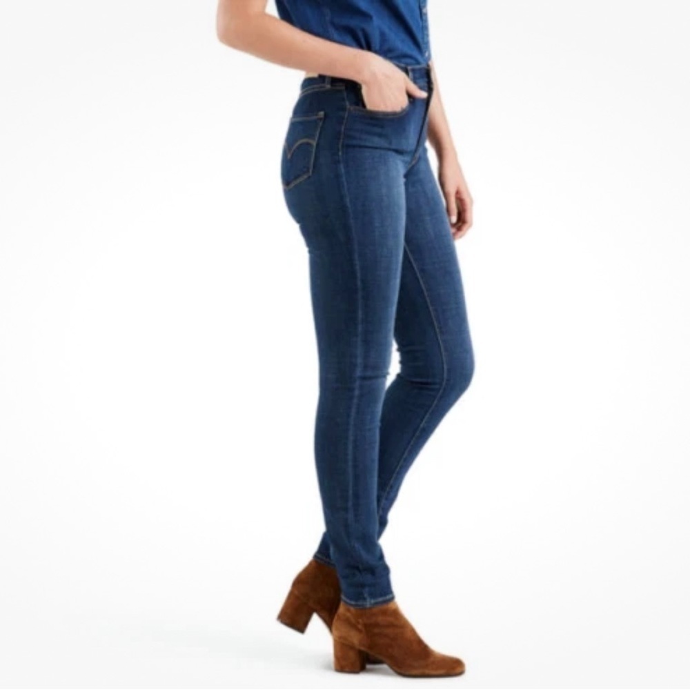 Levi's 721 Size 20WM High Rise Plus Size Dark Blue Skinny Jeans. New With Tags.